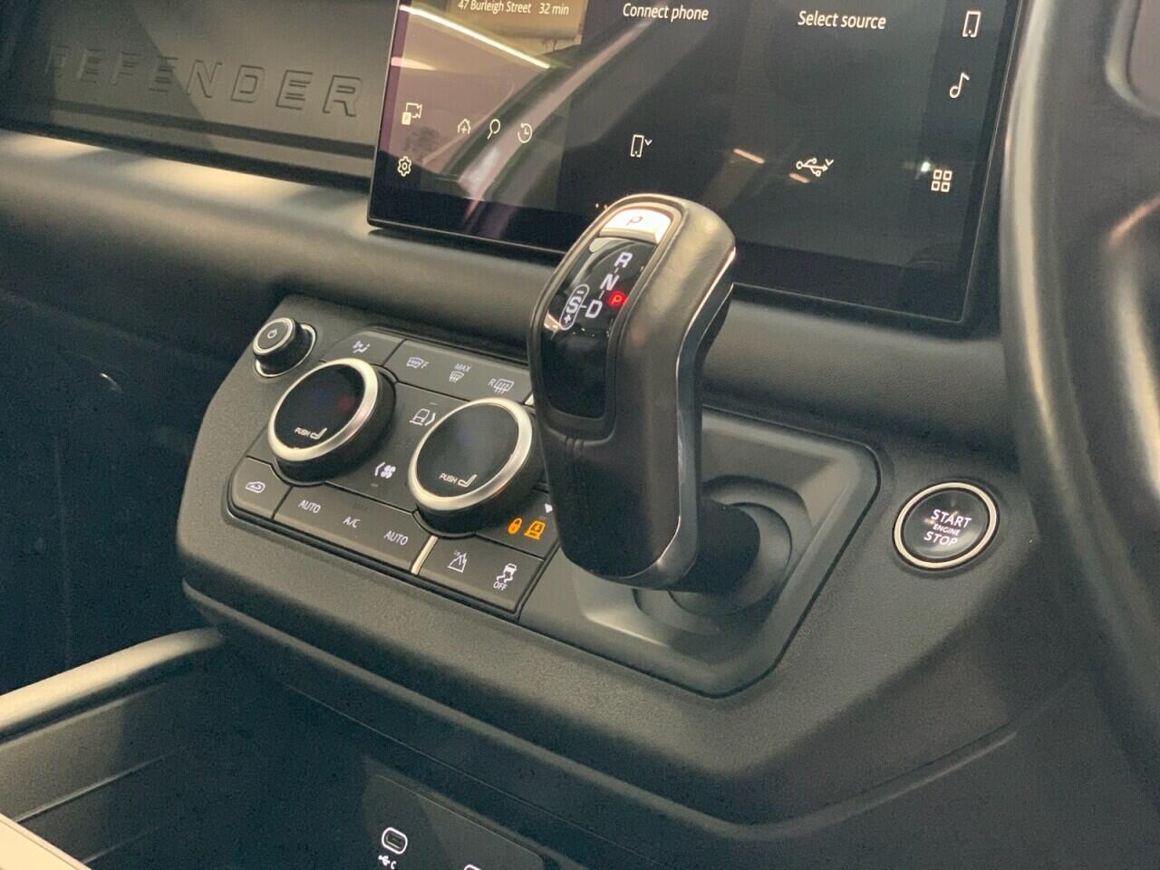 Land Rover Defender 110 view 43