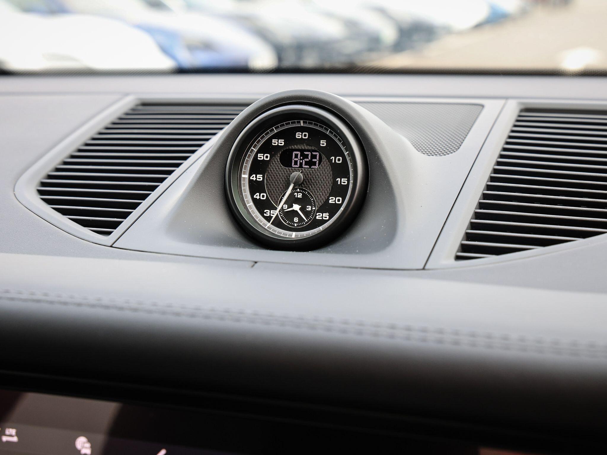 Porsche Macan view 17