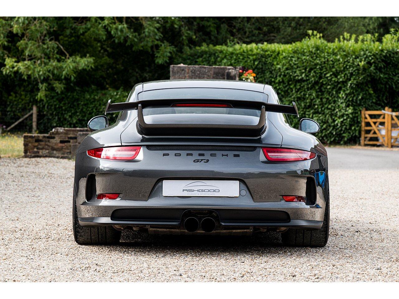 Porsche 911 view 18