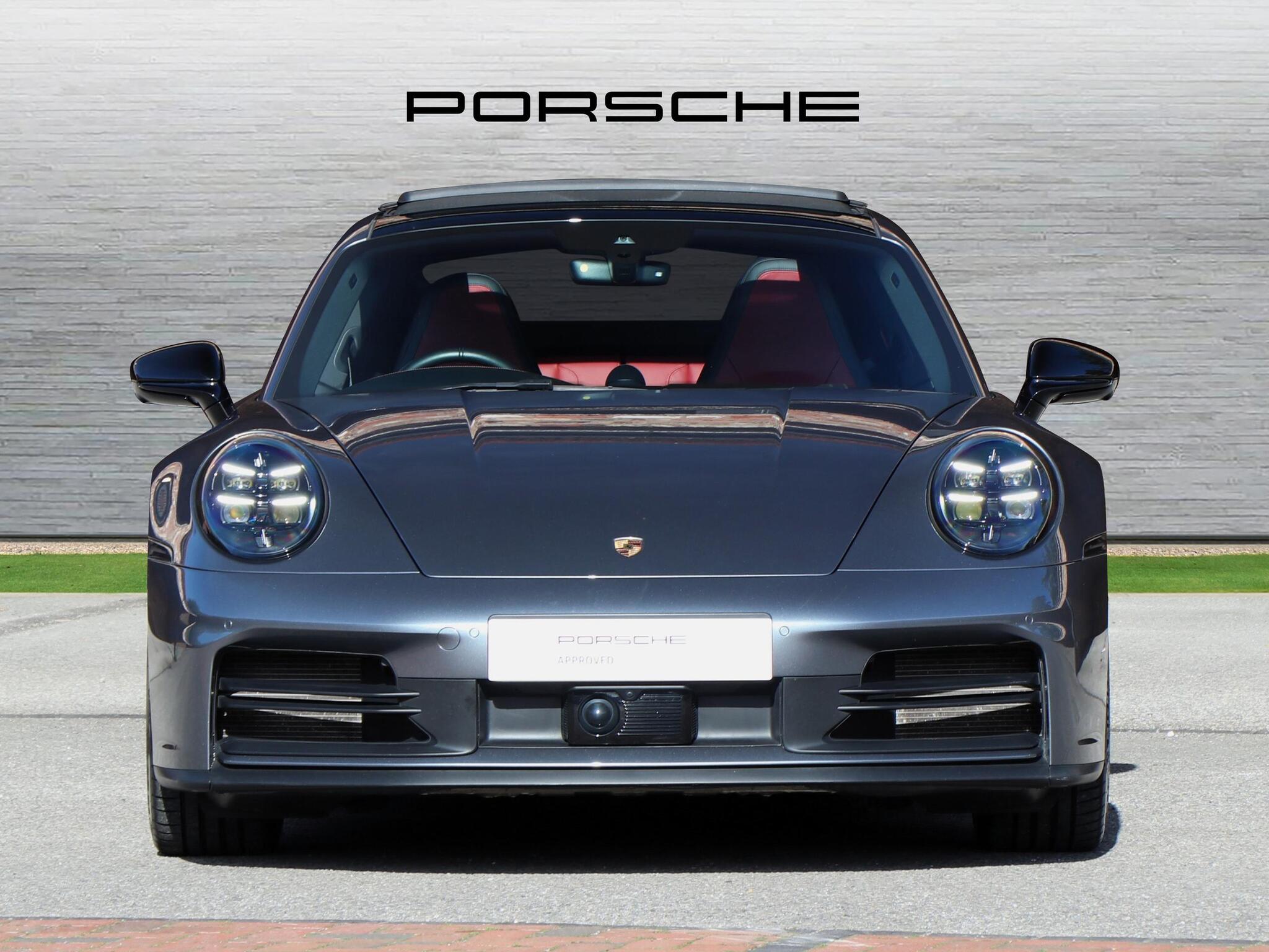 Porsche 911 view 7