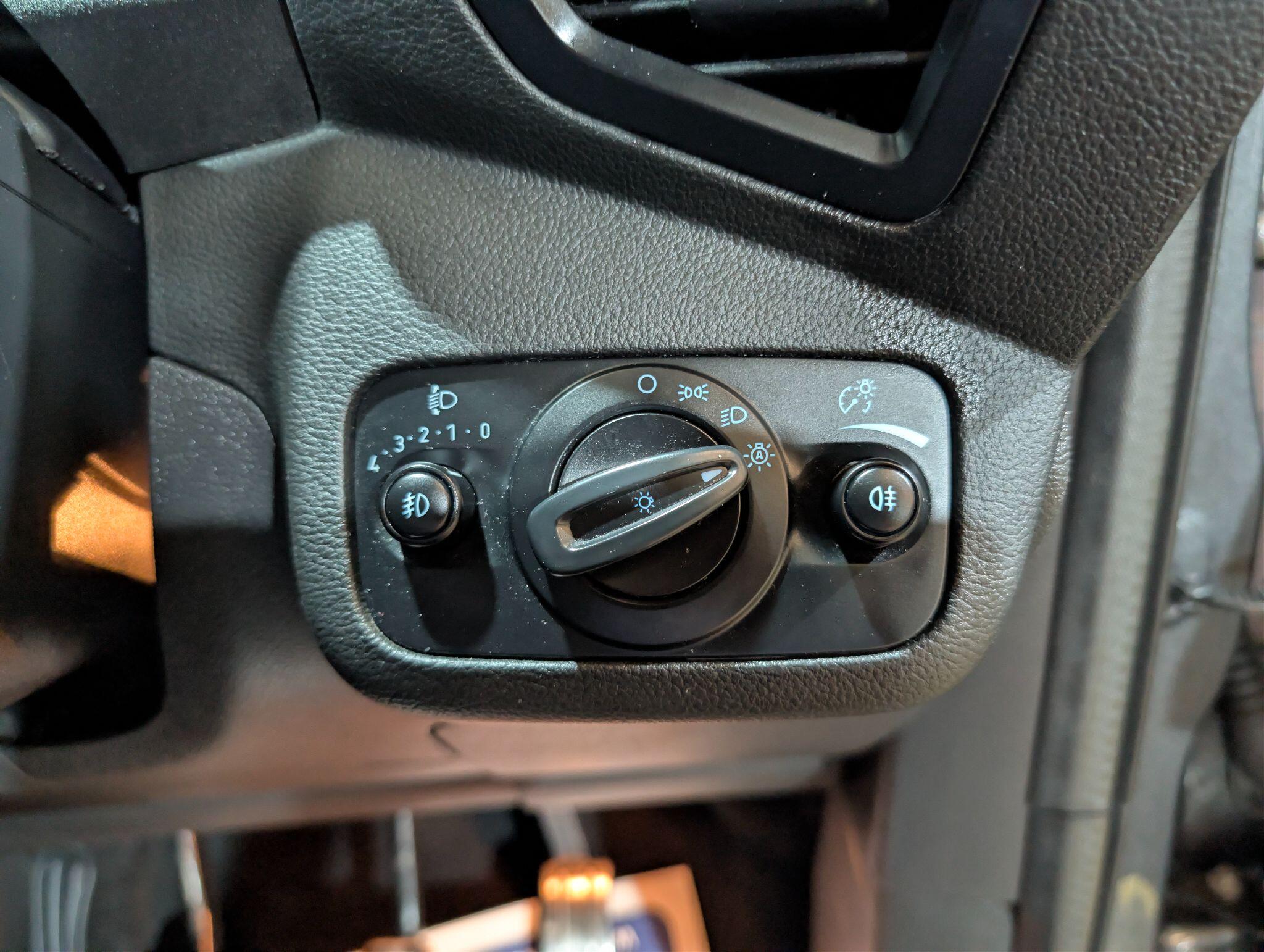 Ford Kuga view 34