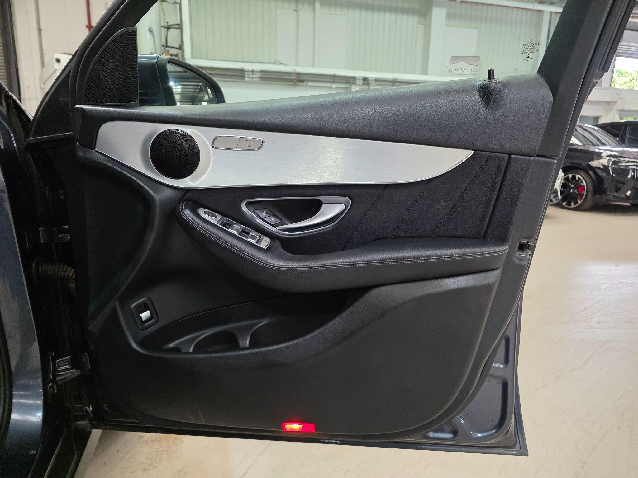 Mercedes-Benz GLC view 12