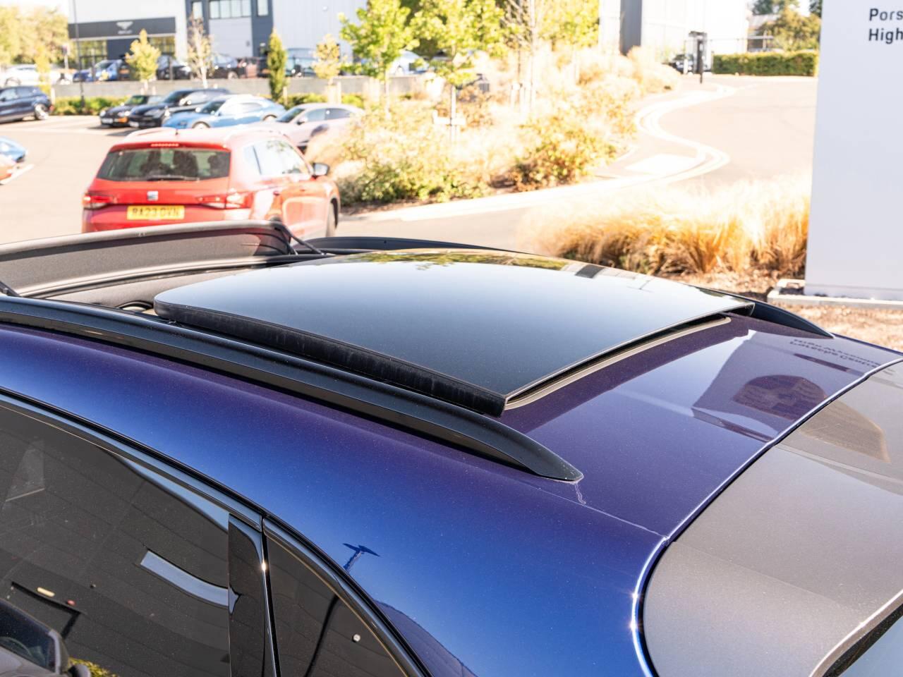 Porsche Macan view 12