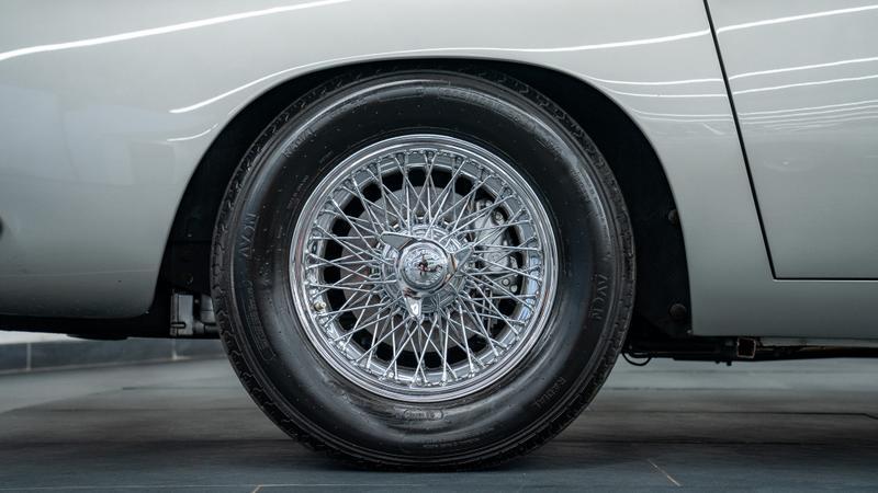 Aston Martin DB5 view 16