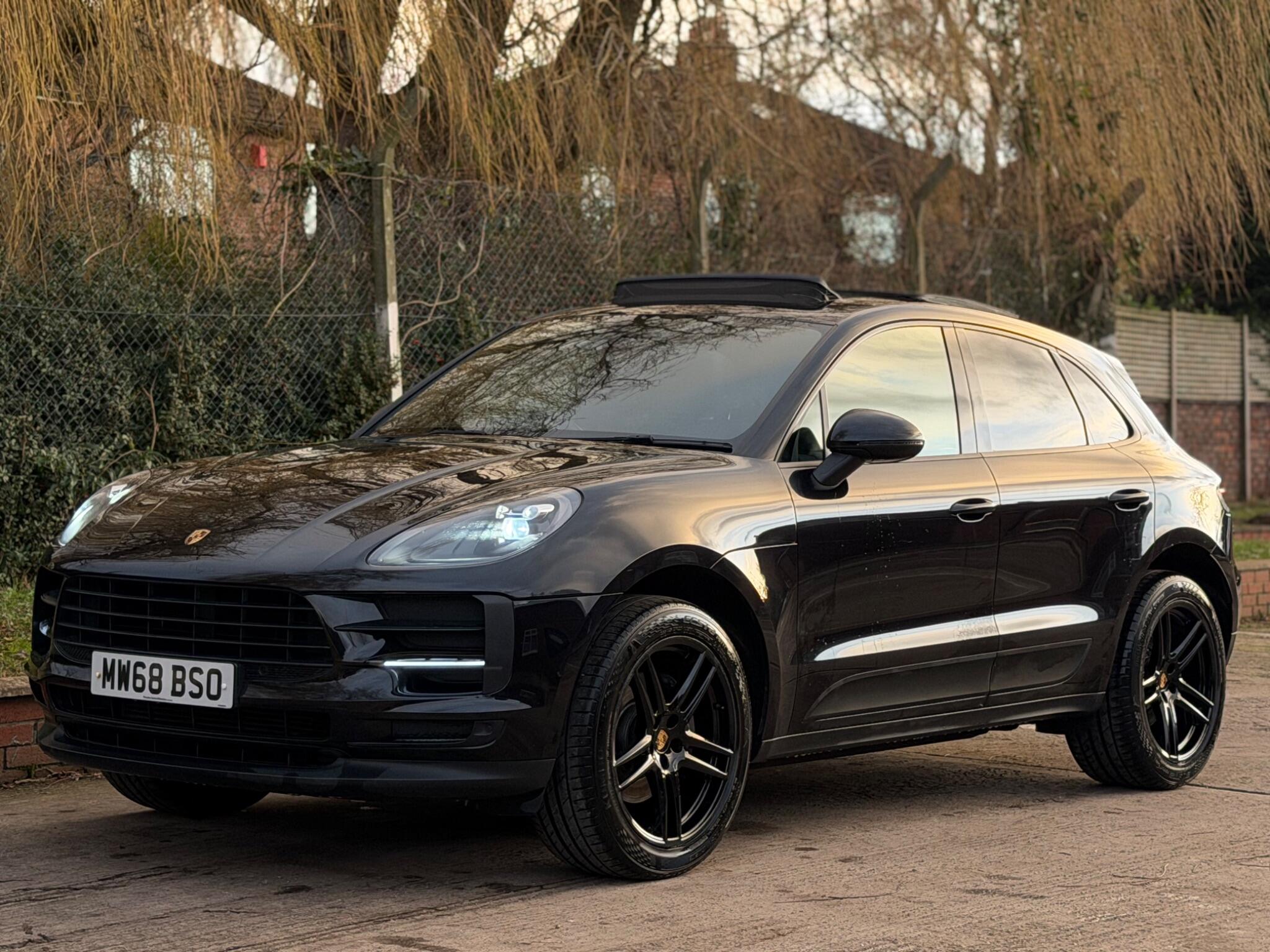 Porsche Macan view 8