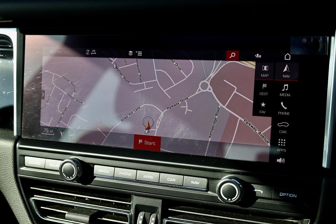Porsche Macan view 31
