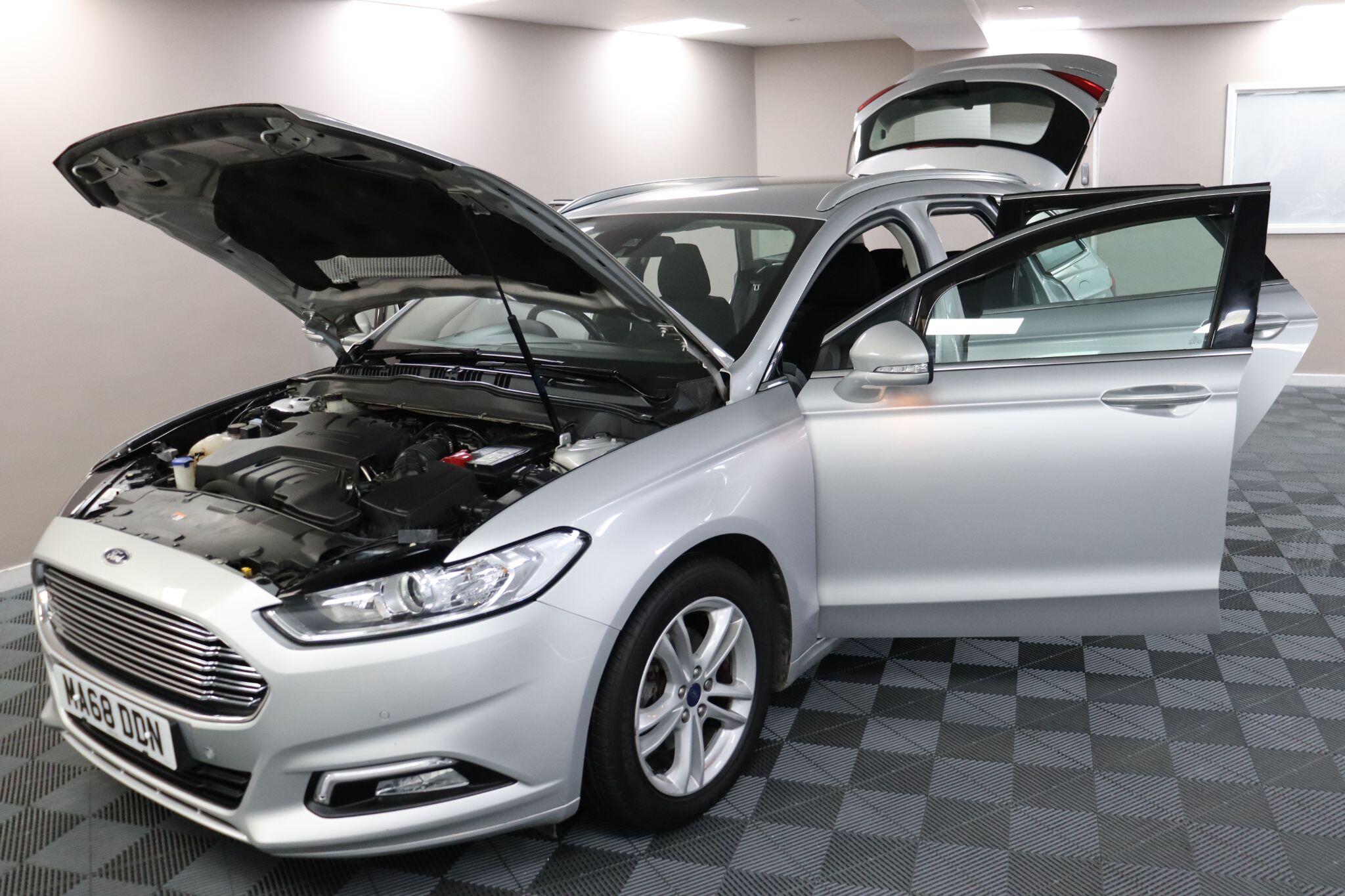 Ford Mondeo view 16