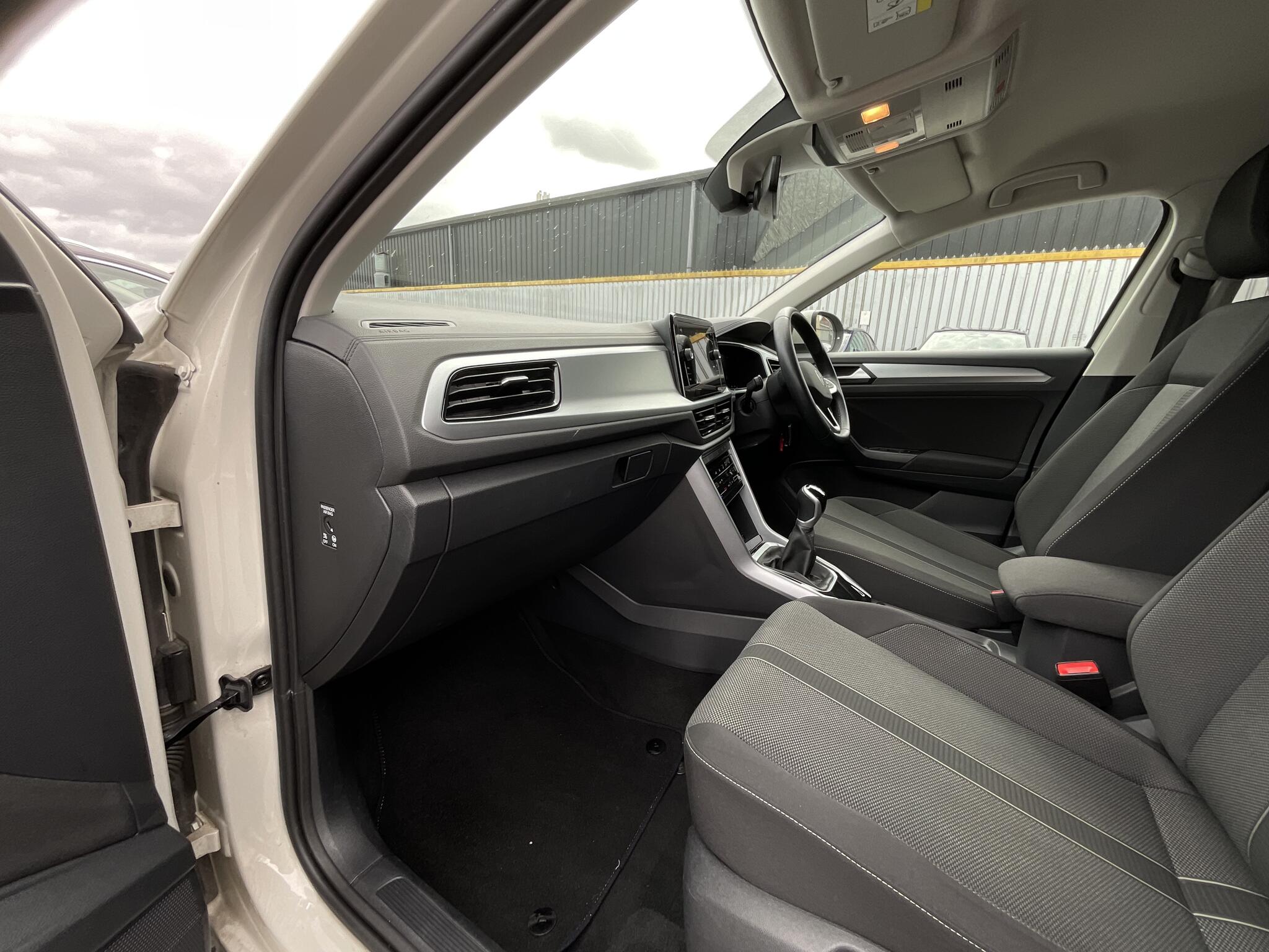Volkswagen T-Roc view 17