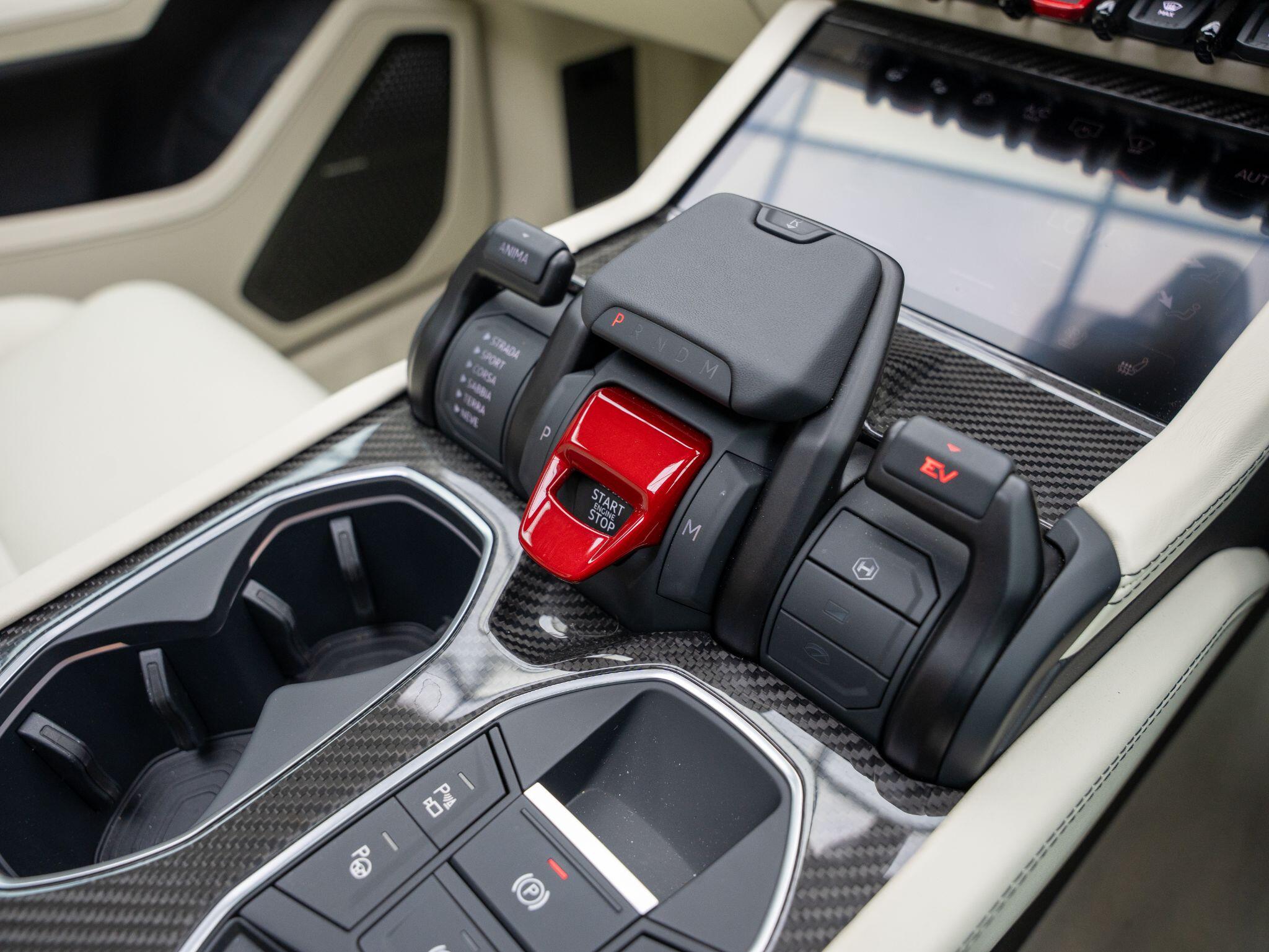Lamborghini Urus view 39