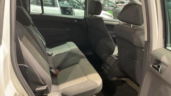 Vauxhall Zafira view 8