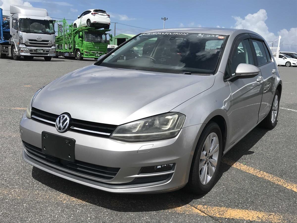 Volkswagen Golf view 4