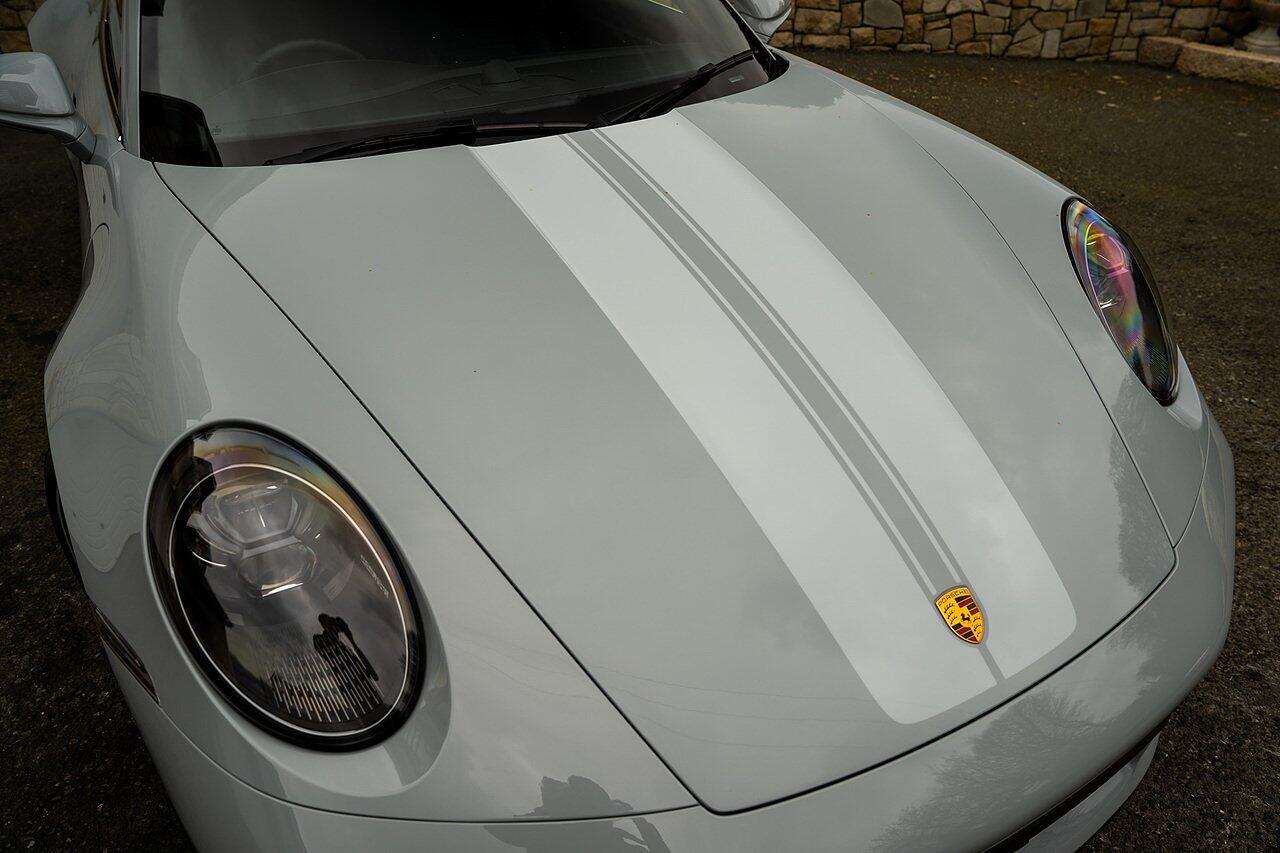 Porsche 911 view 38