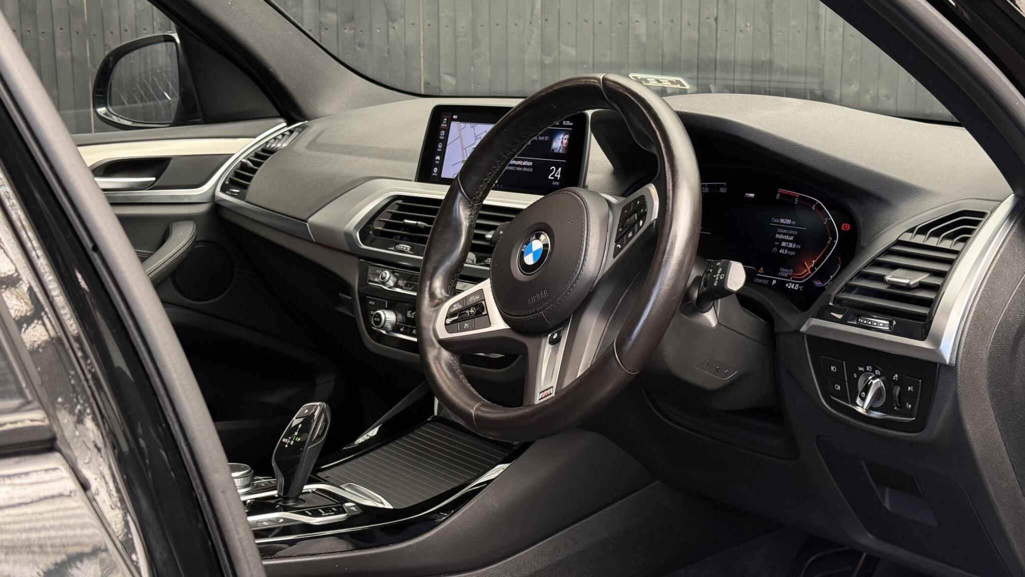 BMW X3 view 13