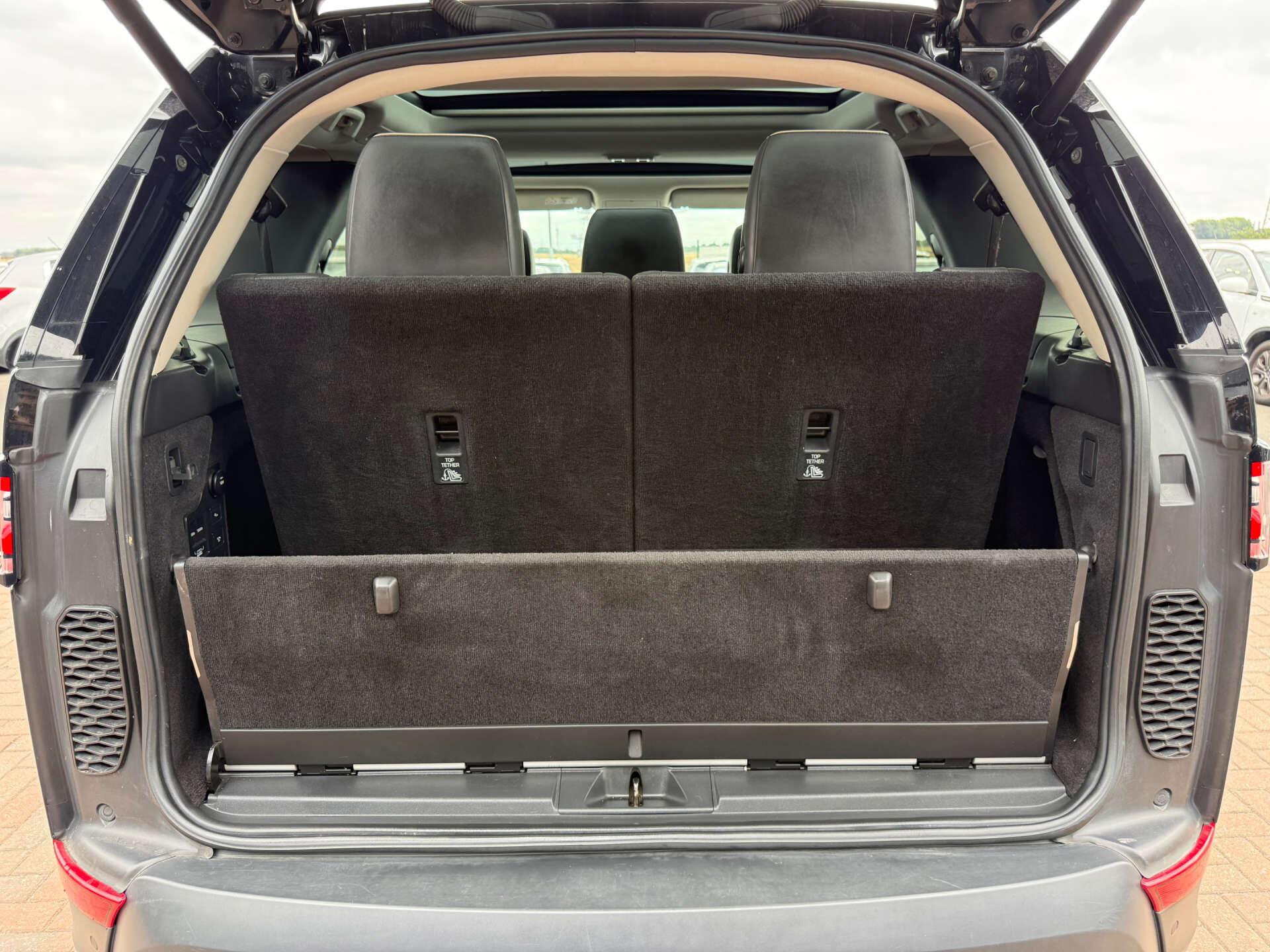 Land Rover Discovery view 32