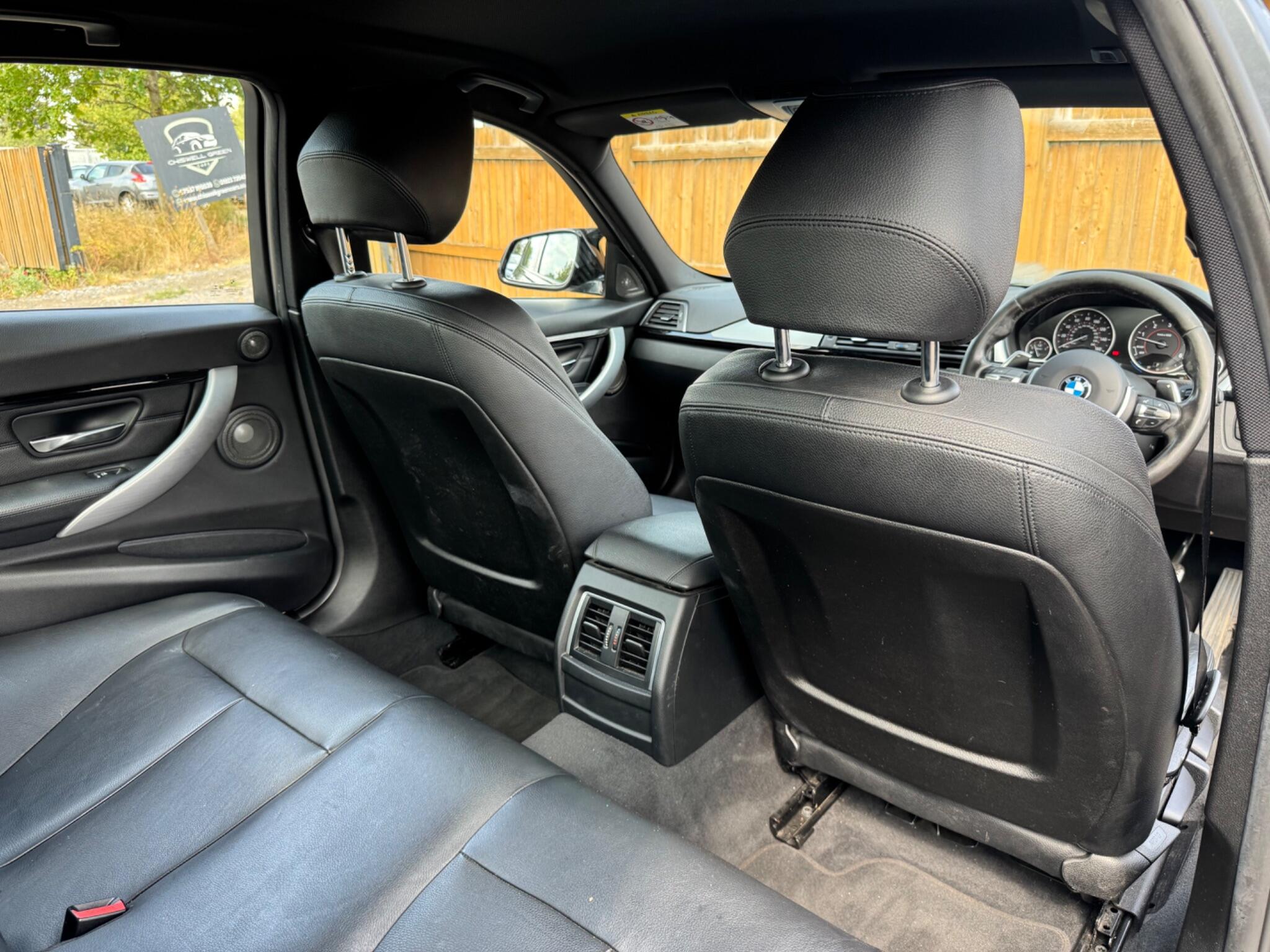 BMW 3 Series view 26