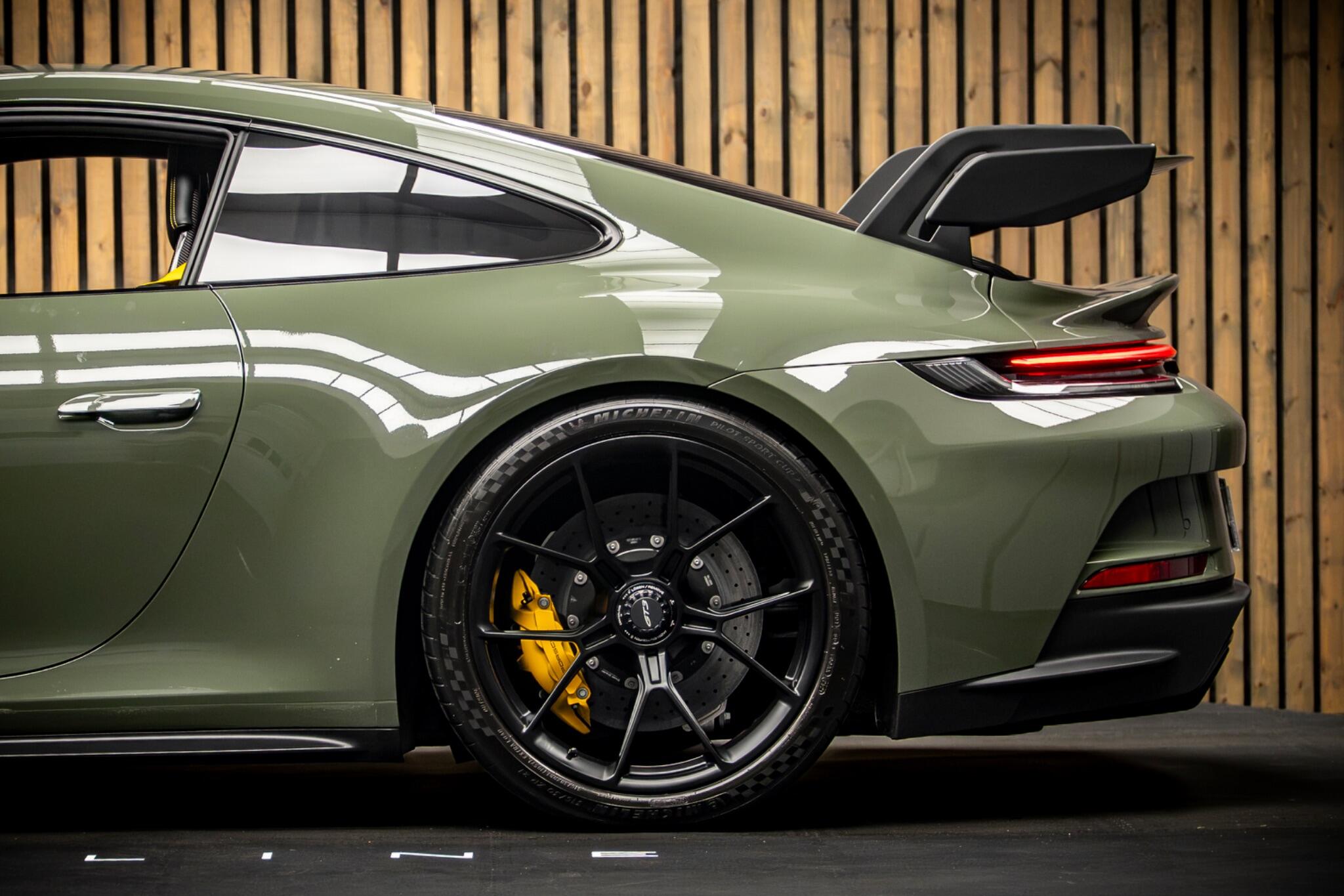Porsche 911 view 18