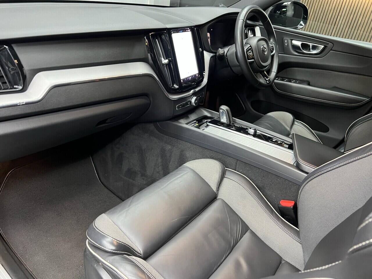 Volvo XC60 view 2