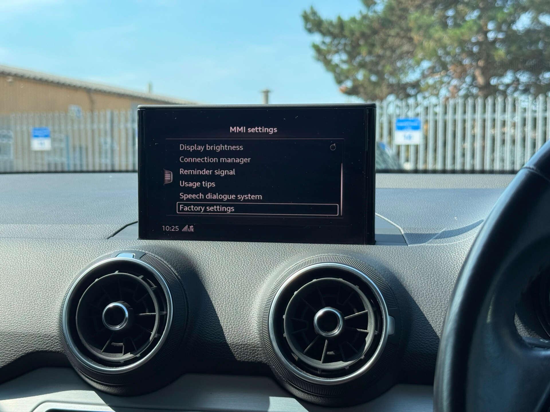 Audi Q2 view 71