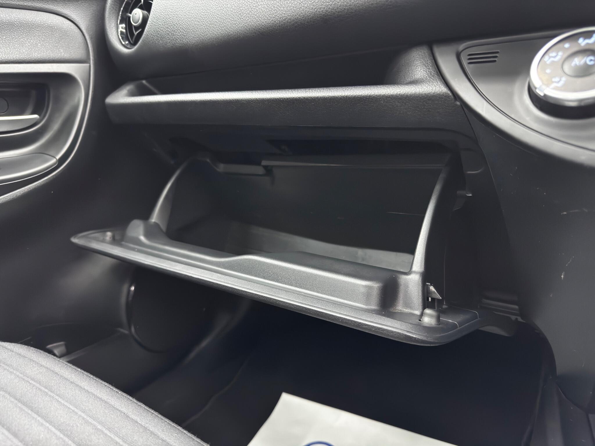 Toyota Yaris view 33
