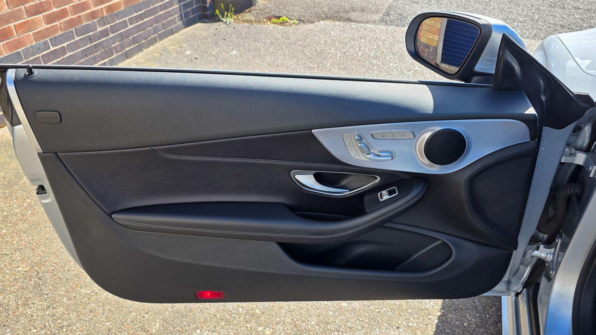 Mercedes-Benz C Class view 24
