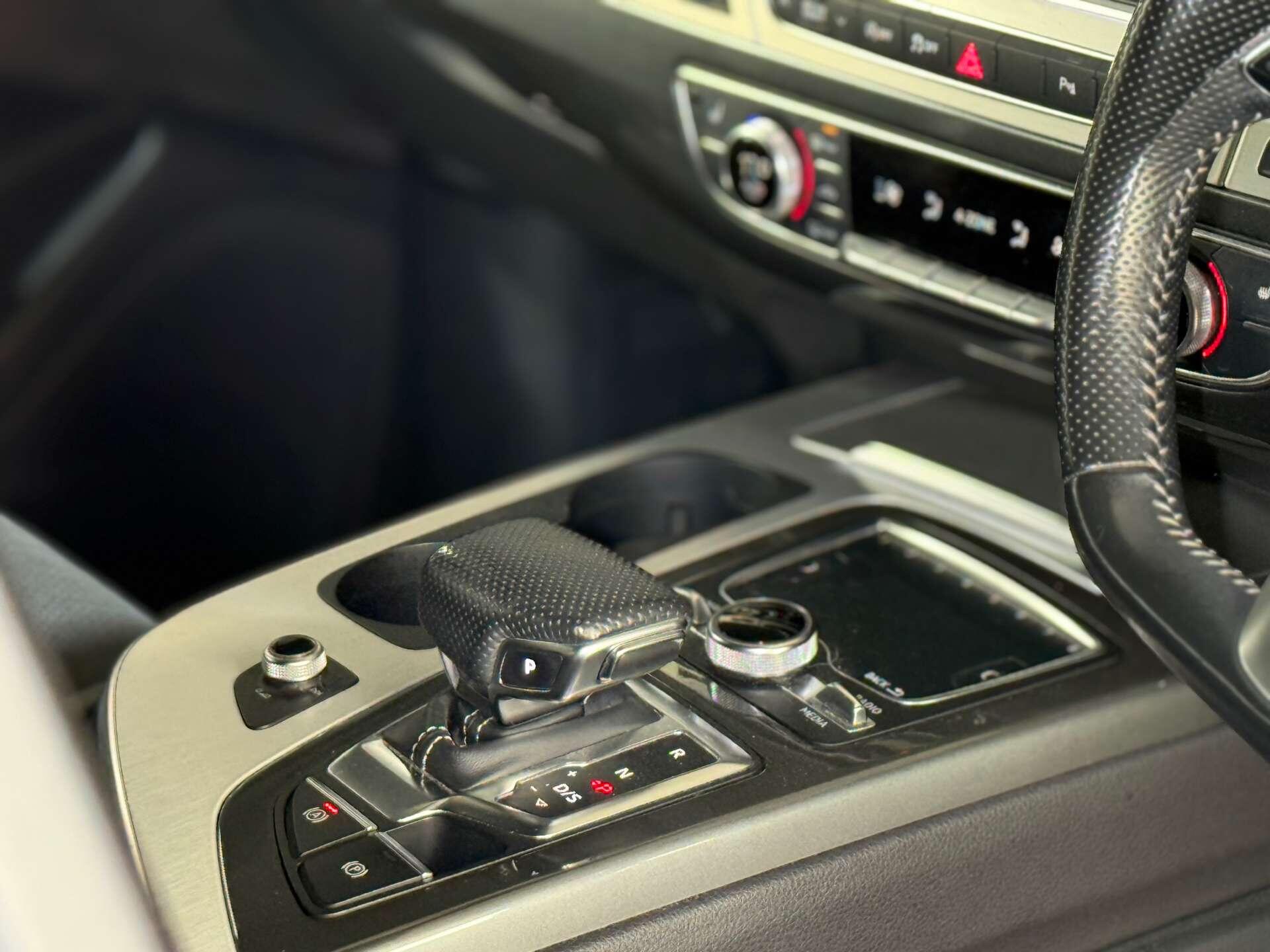 Audi Q7 view 26