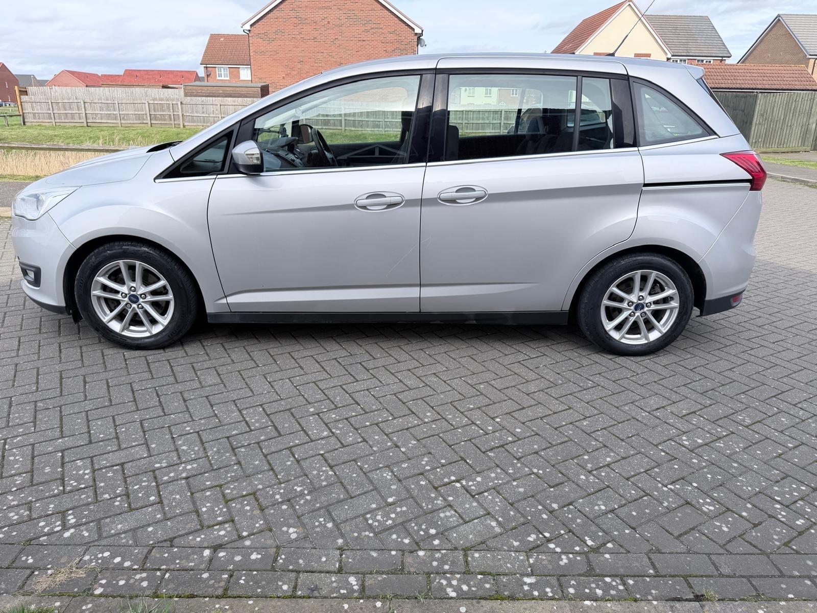 Ford Grand C-Max view 16