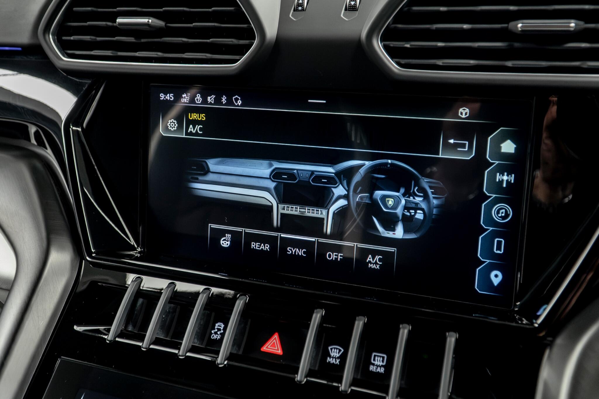 Lamborghini Urus view 30