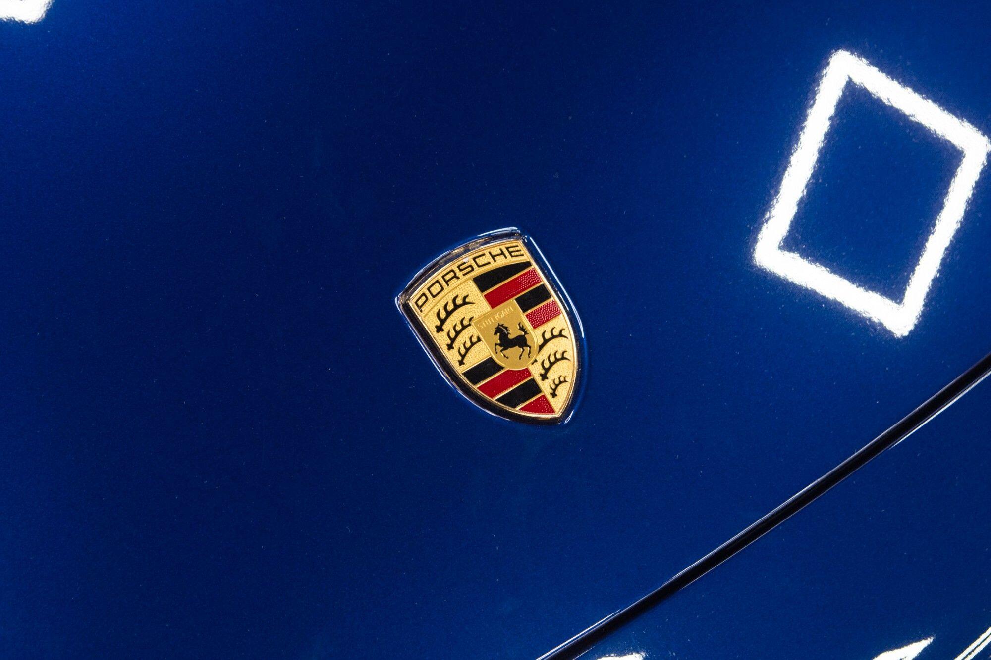 Porsche 911 view 15