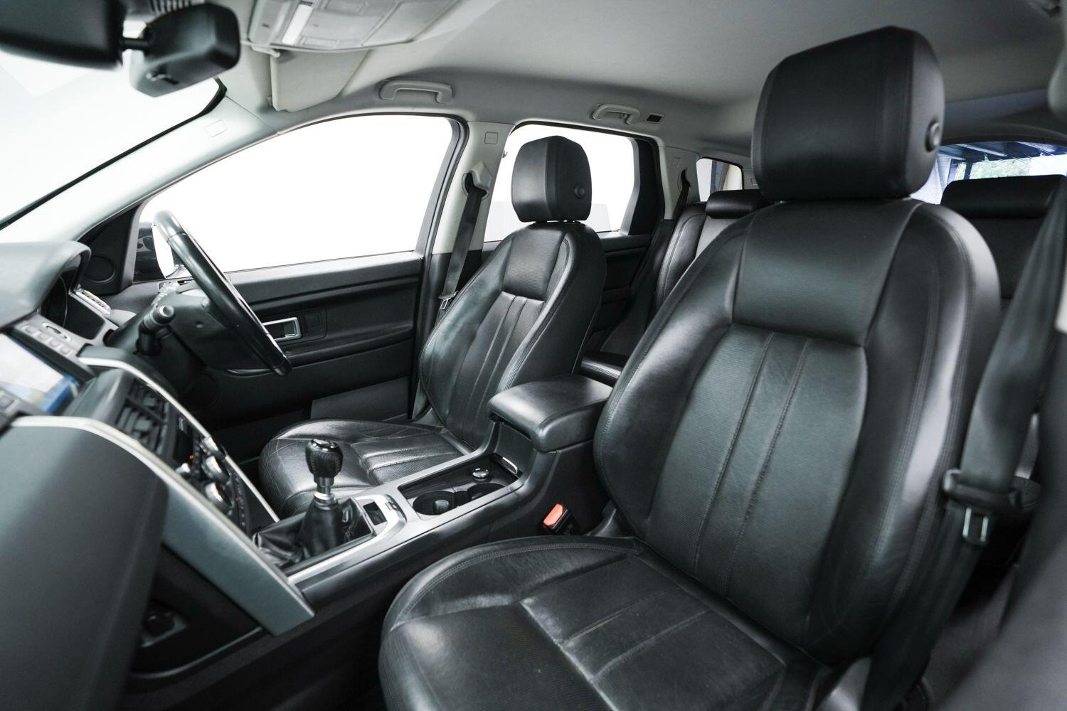 Land Rover Discovery Sport view 20