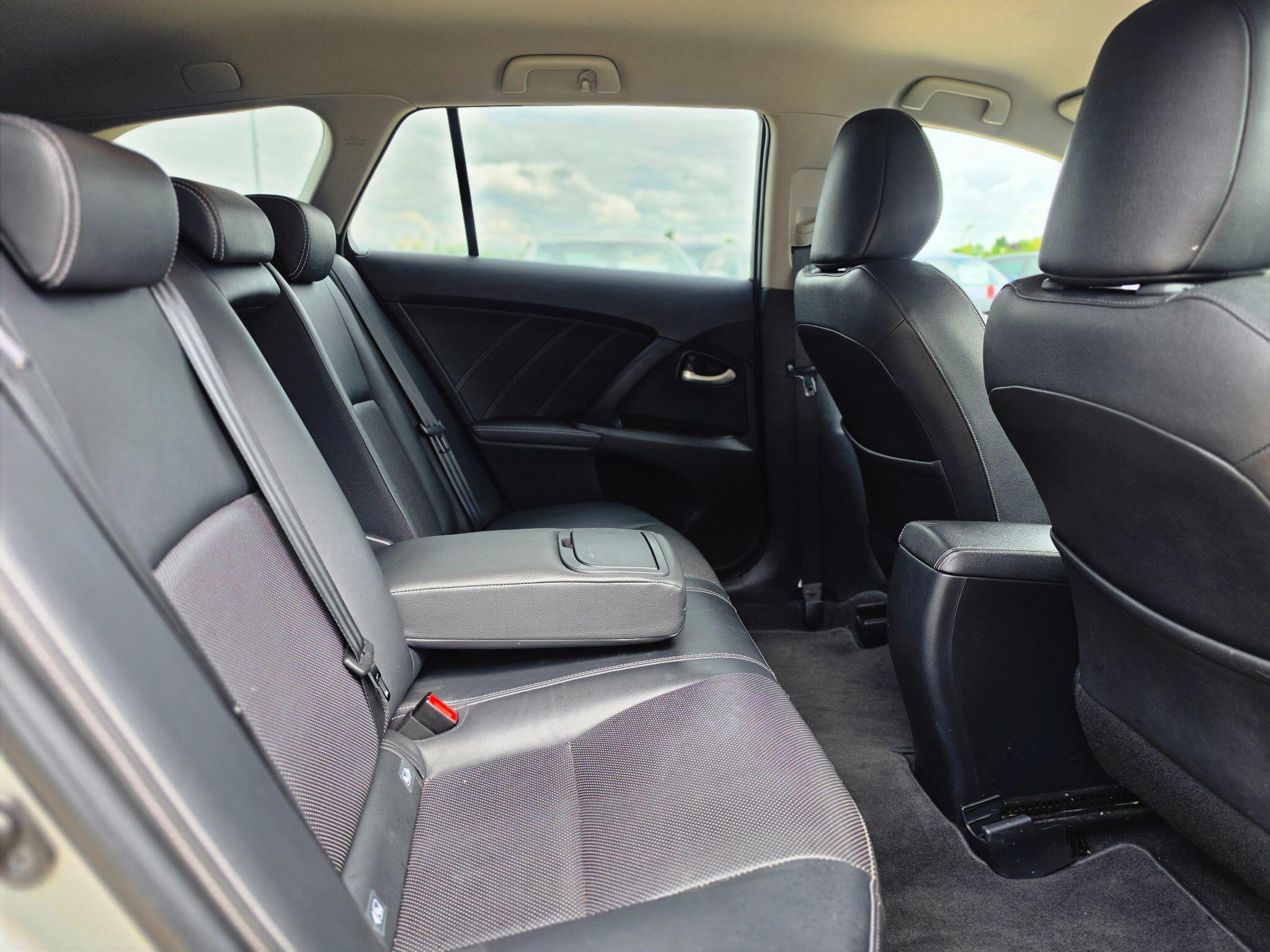 Toyota Avensis view 9