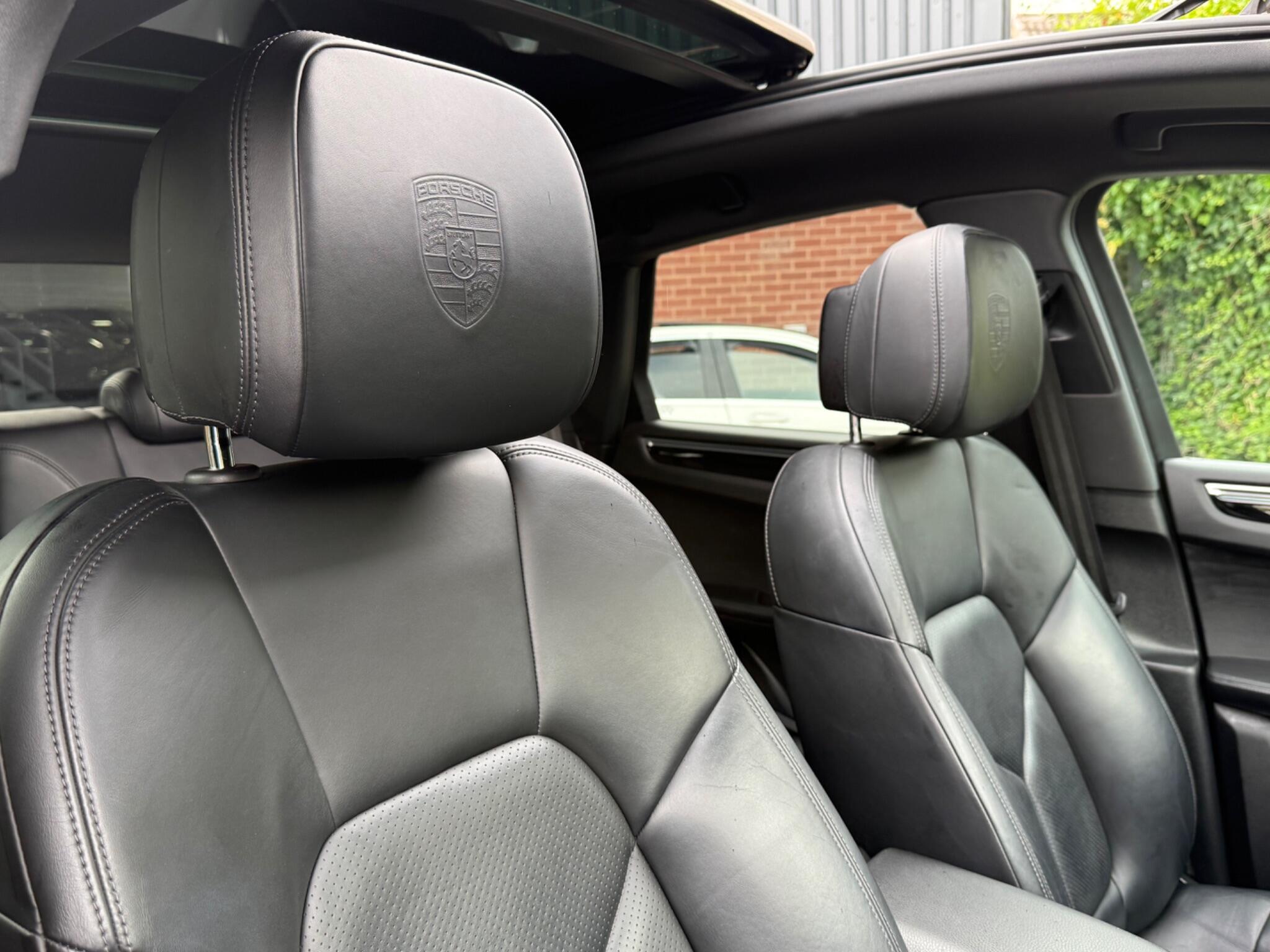 Porsche Macan view 13