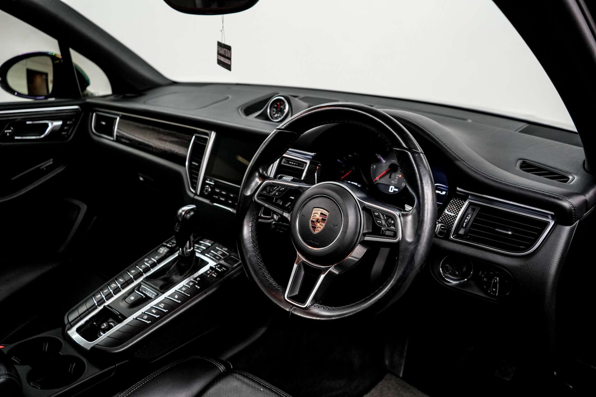 Porsche Macan view 17