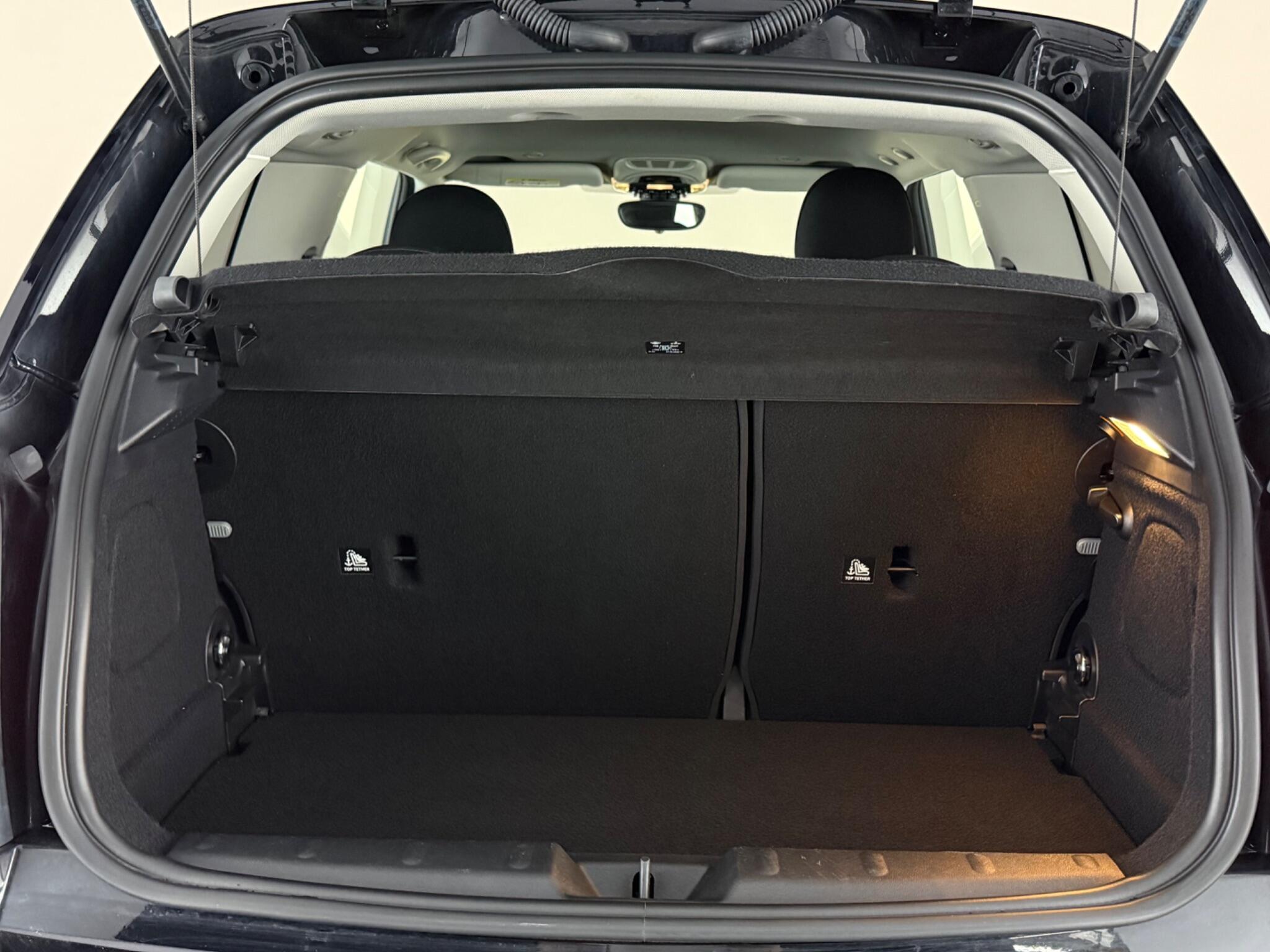 Mini Hatch view 11