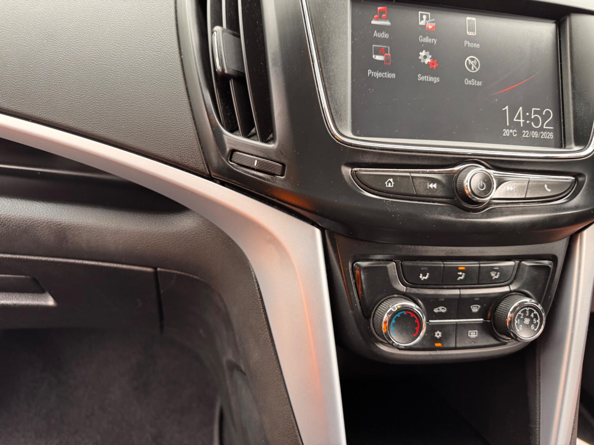 Vauxhall Zafira Tourer view 39