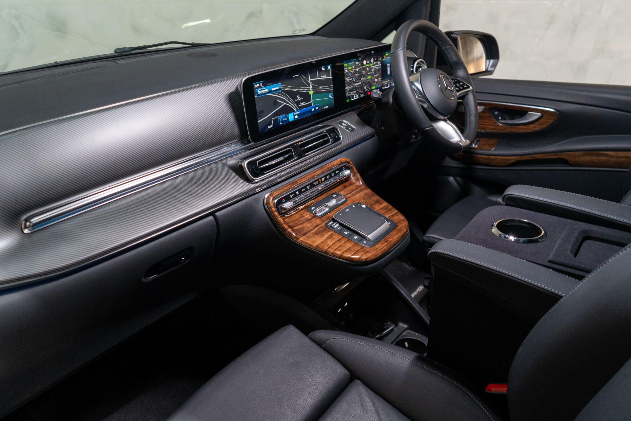 Mercedes-Benz V-Class view 12