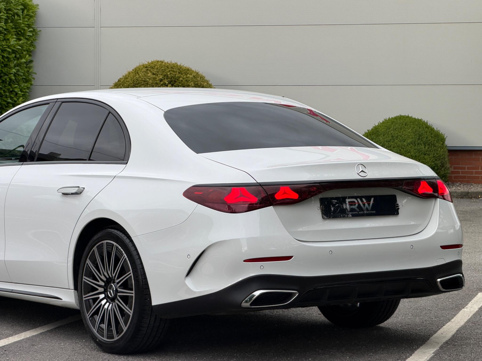 Mercedes-Benz E Class view 31