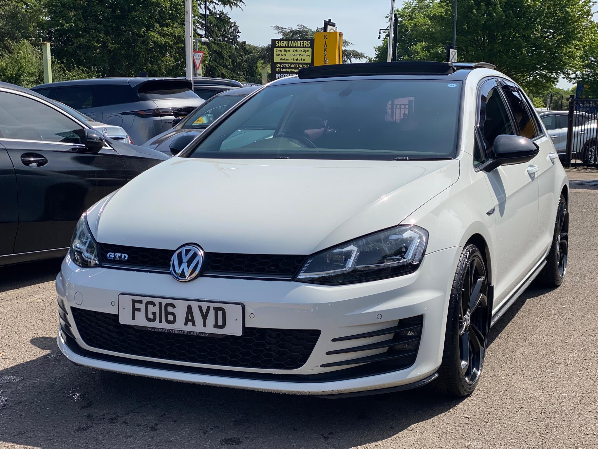 Volkswagen Golf view 8
