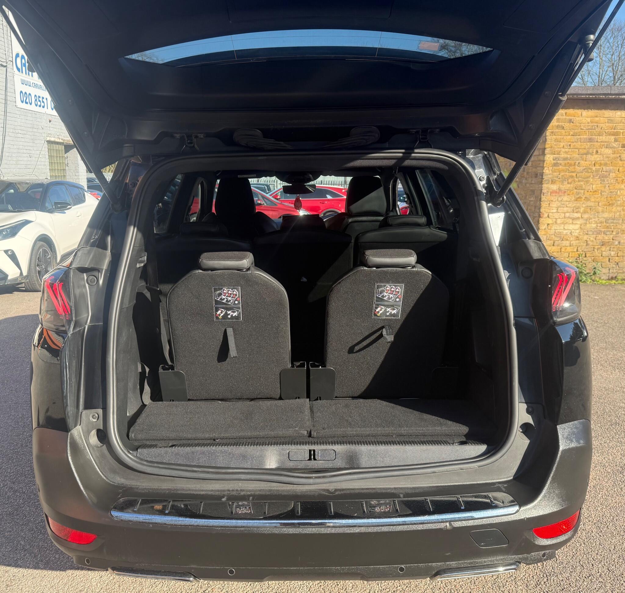 Peugeot 5008 view 9