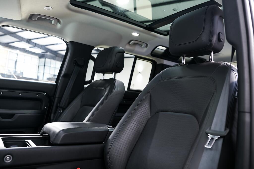 Land Rover Defender view 16