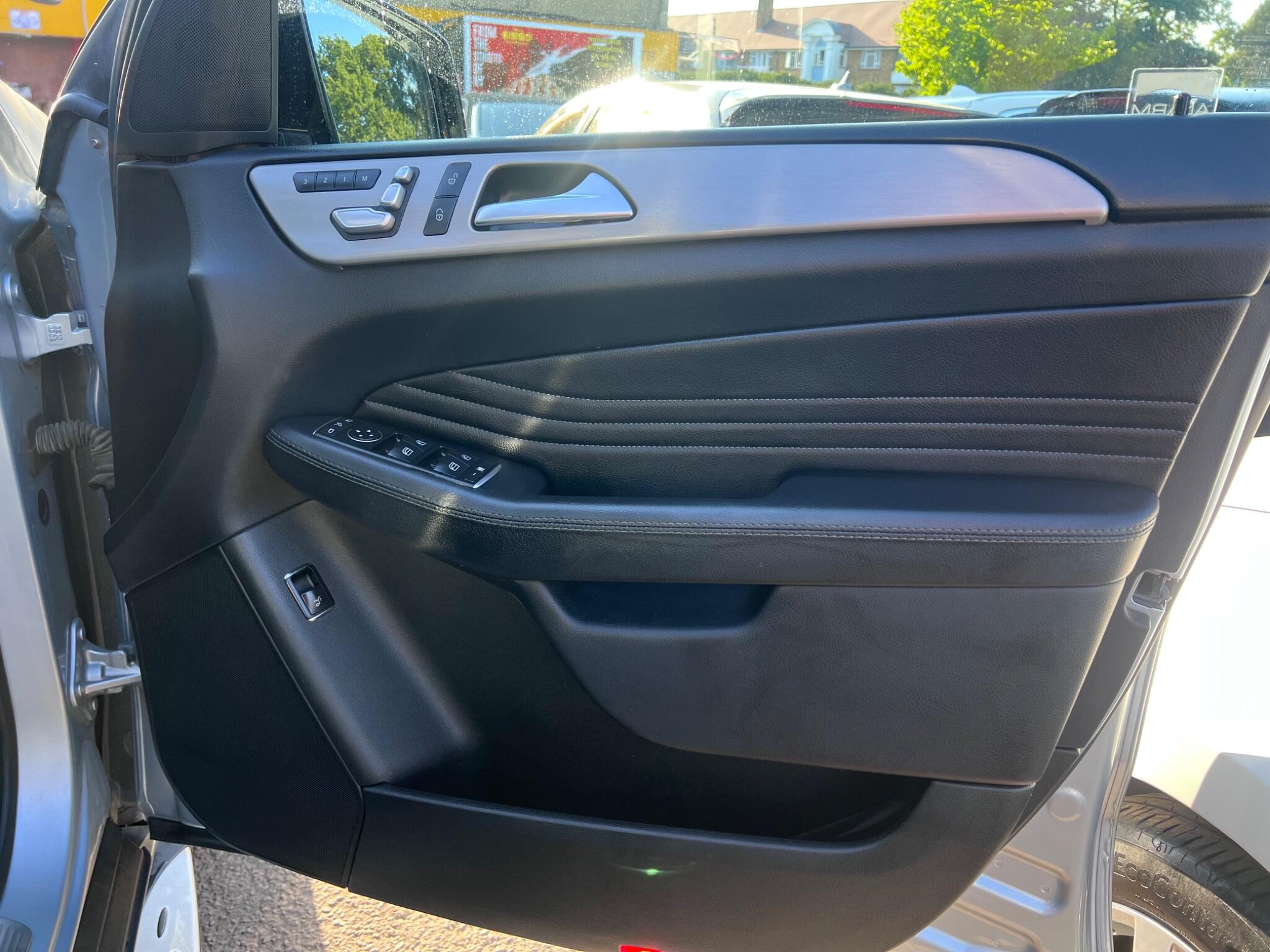Mercedes-Benz Gle view 16