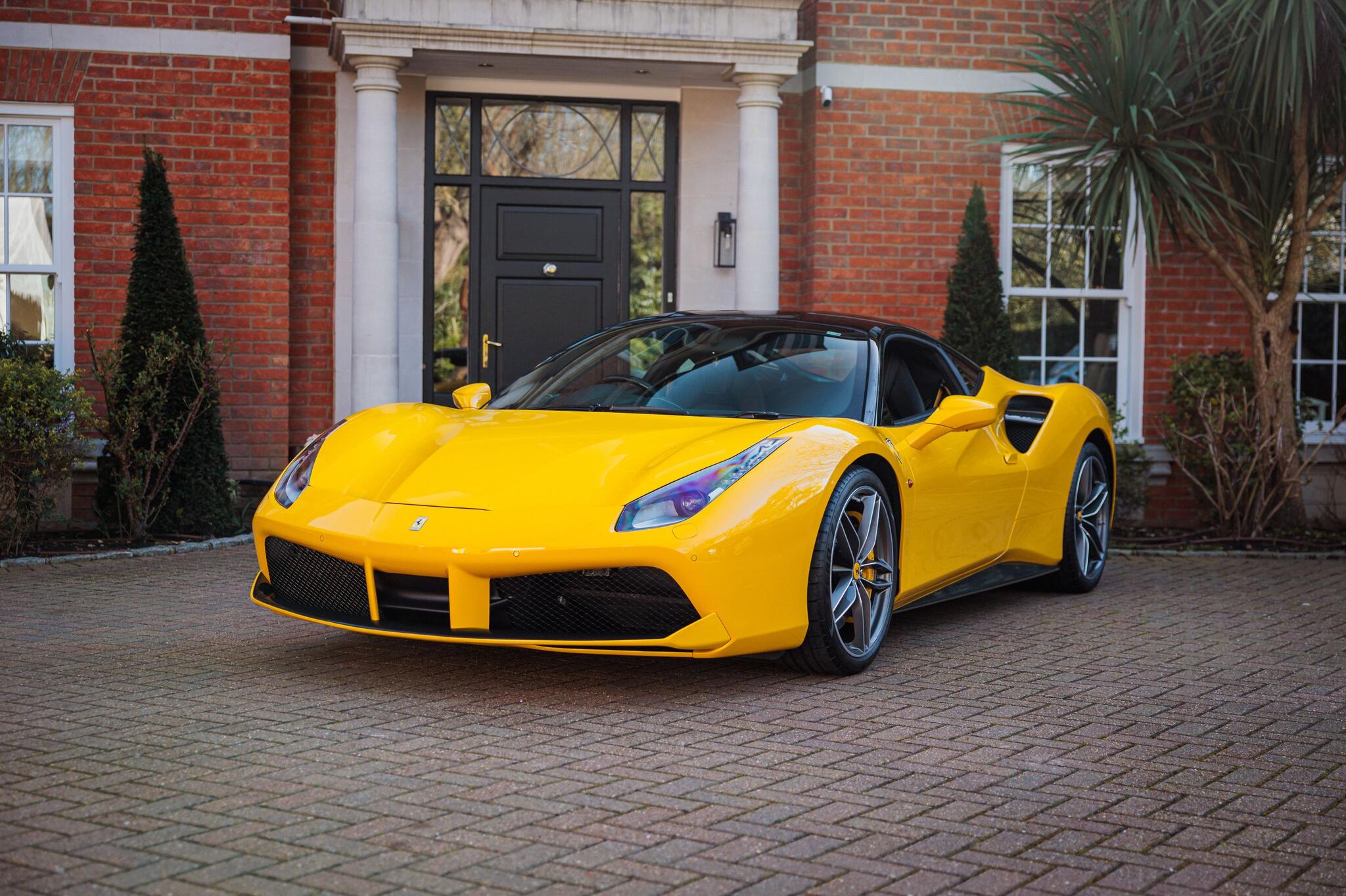 Ferrari 488 view 6