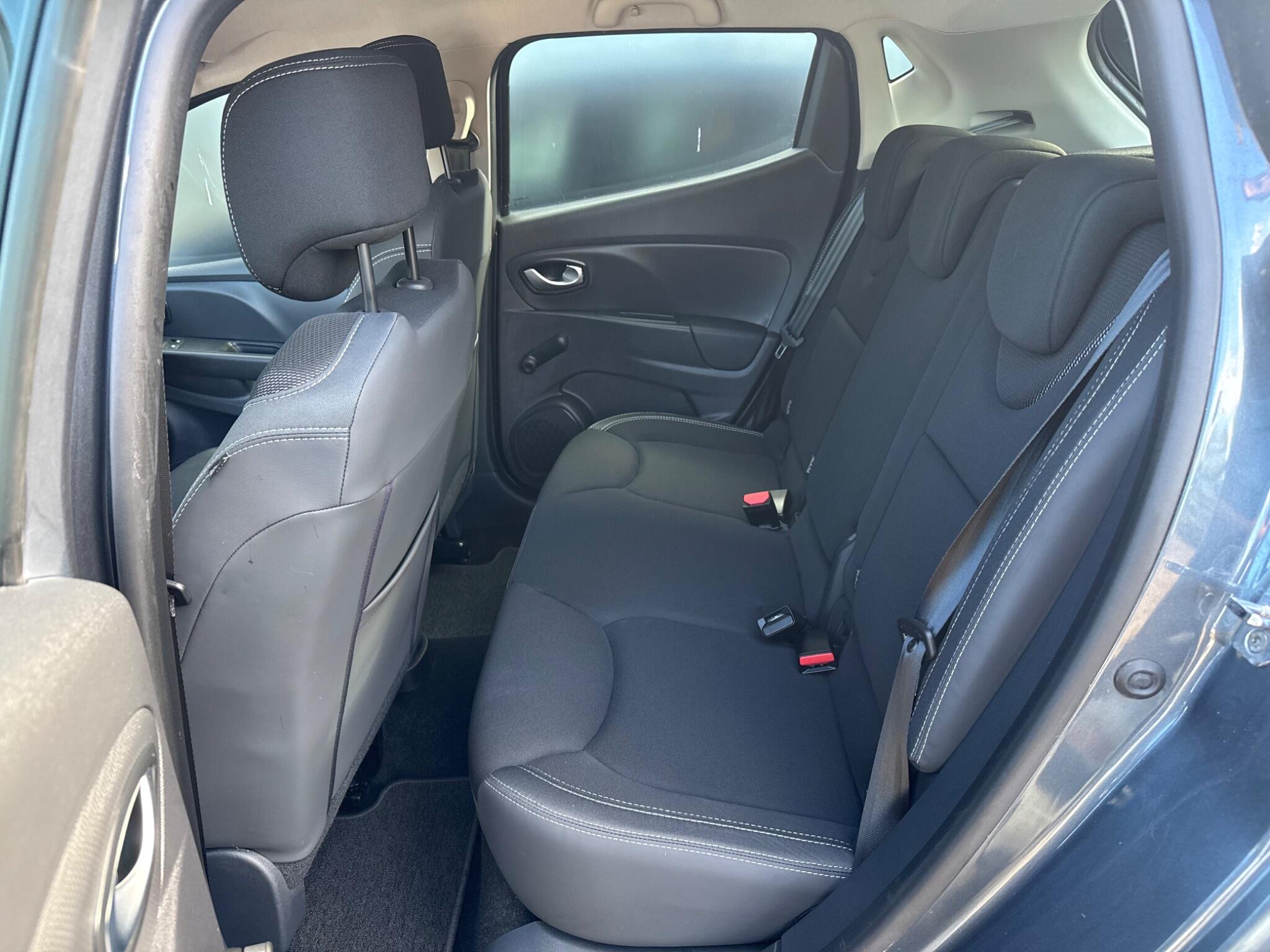 Renault Clio view 23