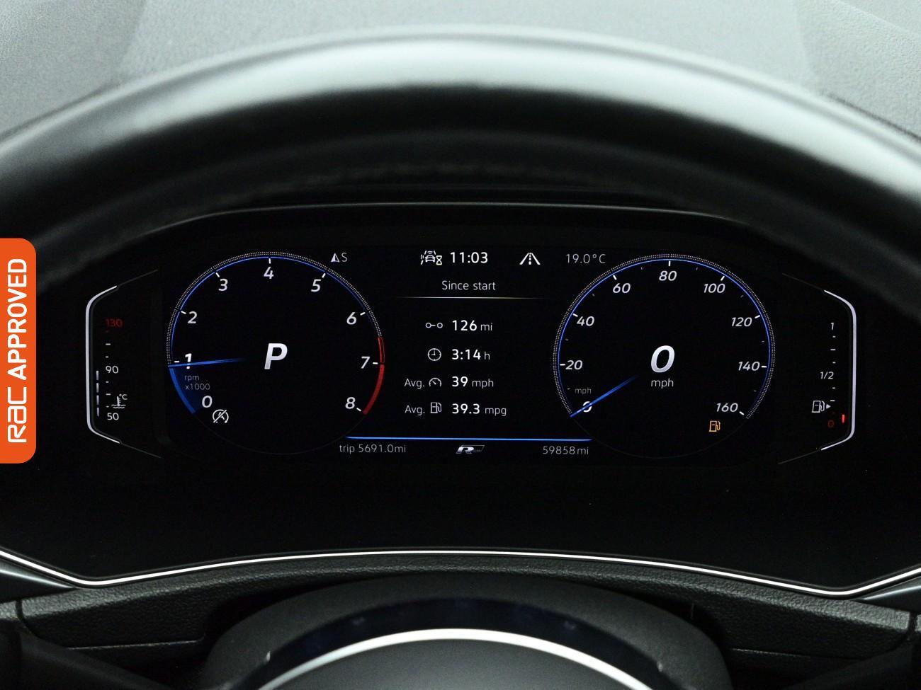 Volkswagen T-Roc view 11