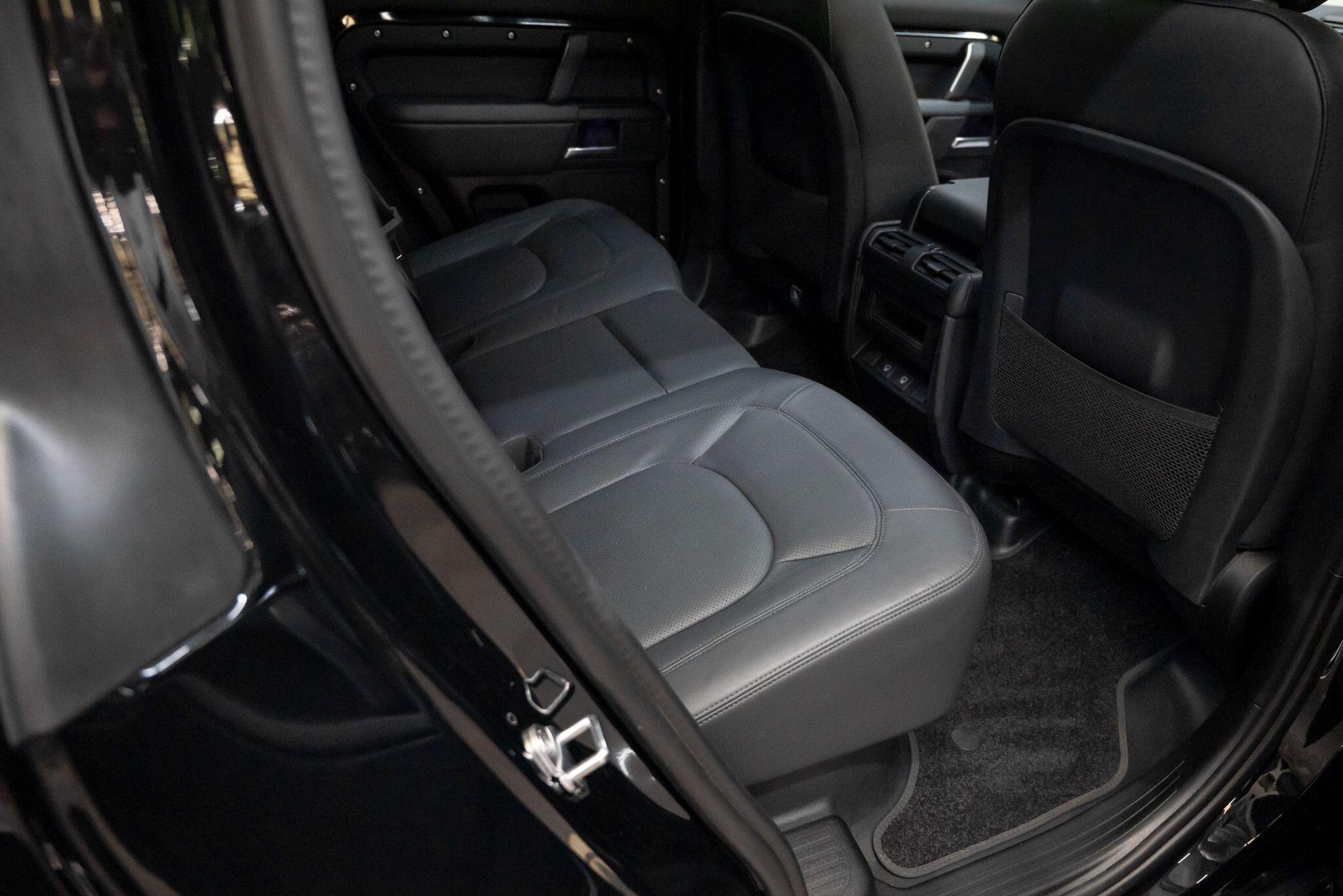 Land Rover Defender view 23