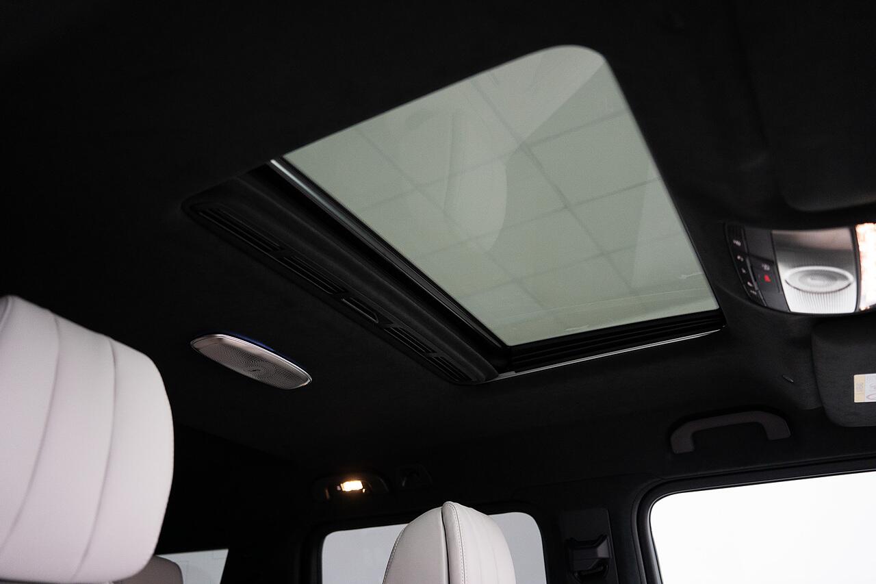 Mercedes-Benz G-Class view 34