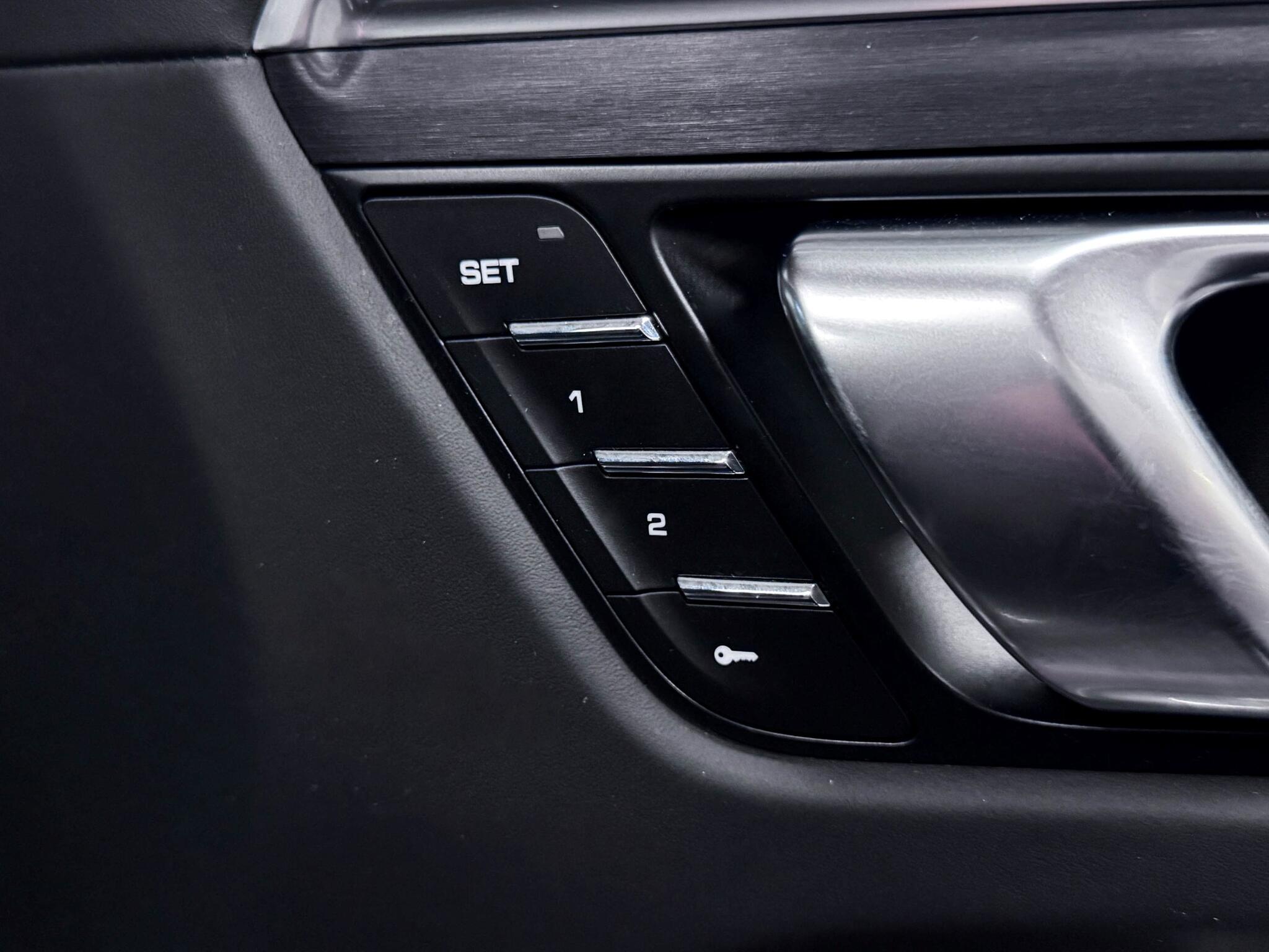 Porsche Macan view 29