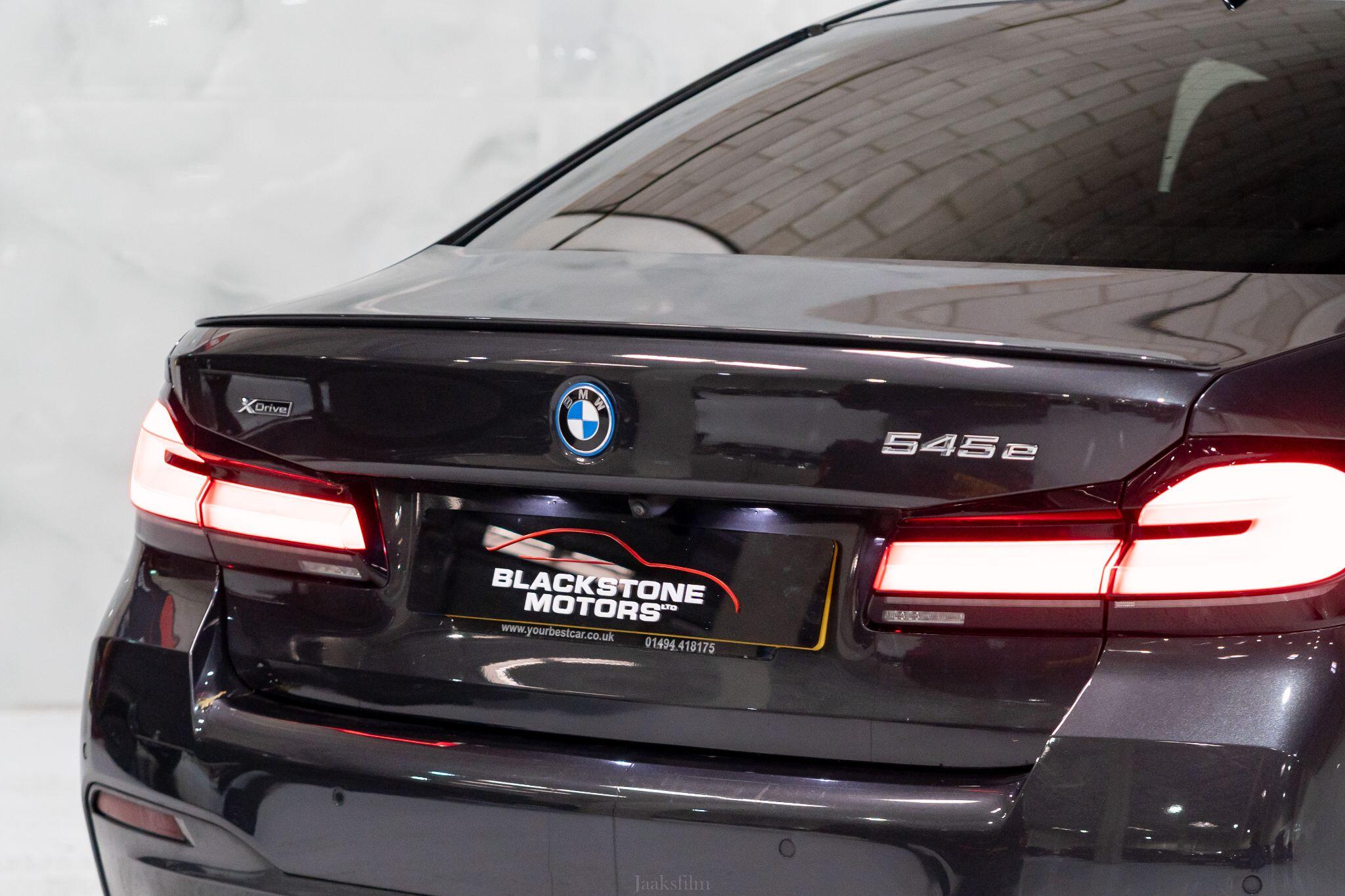 BMW 5 Series view 13