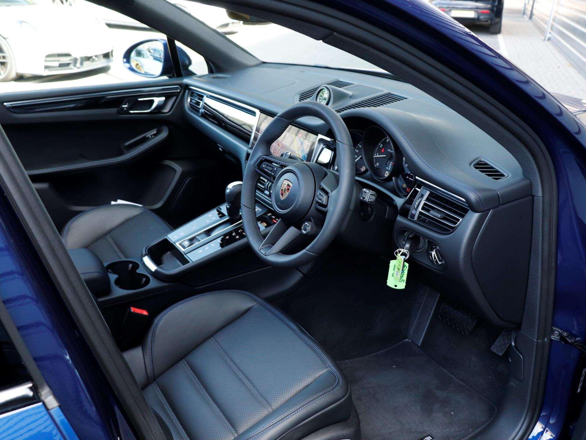 Porsche Macan view 10