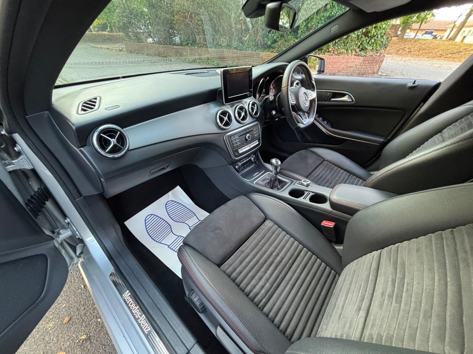 Mercedes-Benz Cla view 14