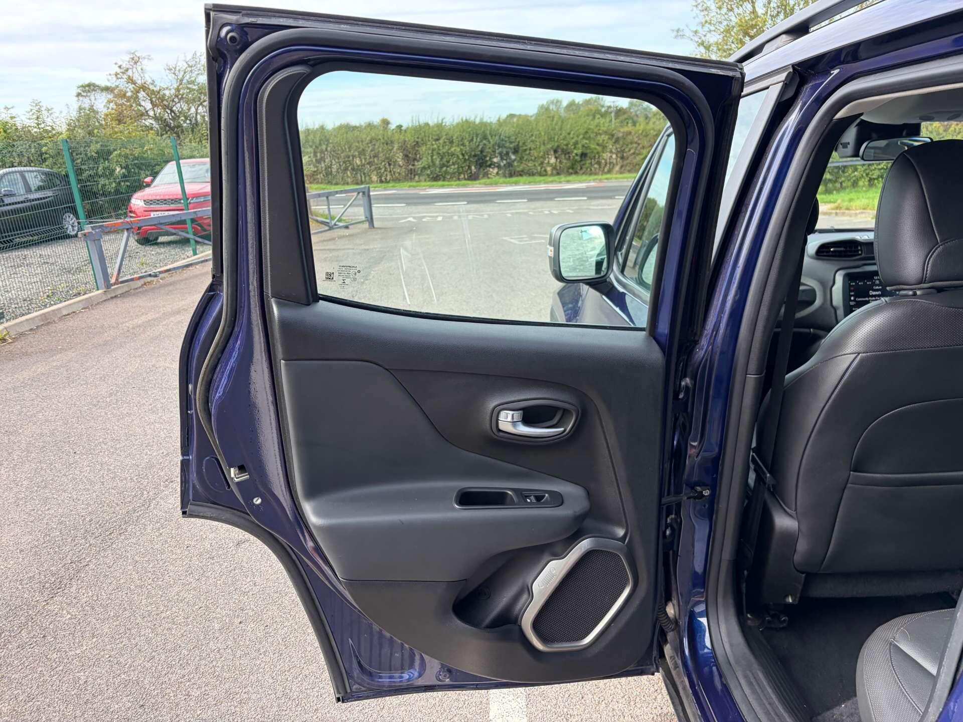 Jeep Renegade view 19